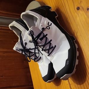 On cloud Cloudventure Peak running sneakers 8